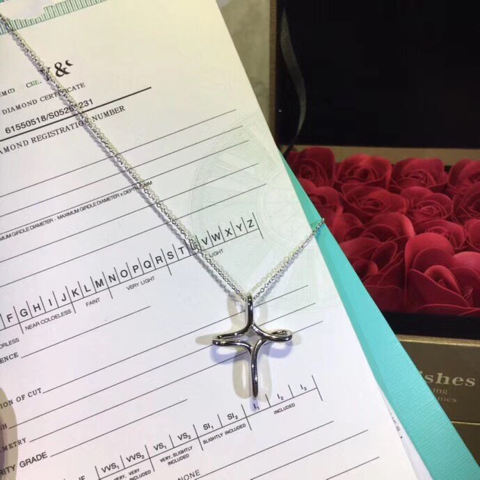 [Corinne]CROSS NECKLACE STERLING SILVER MATERIAL