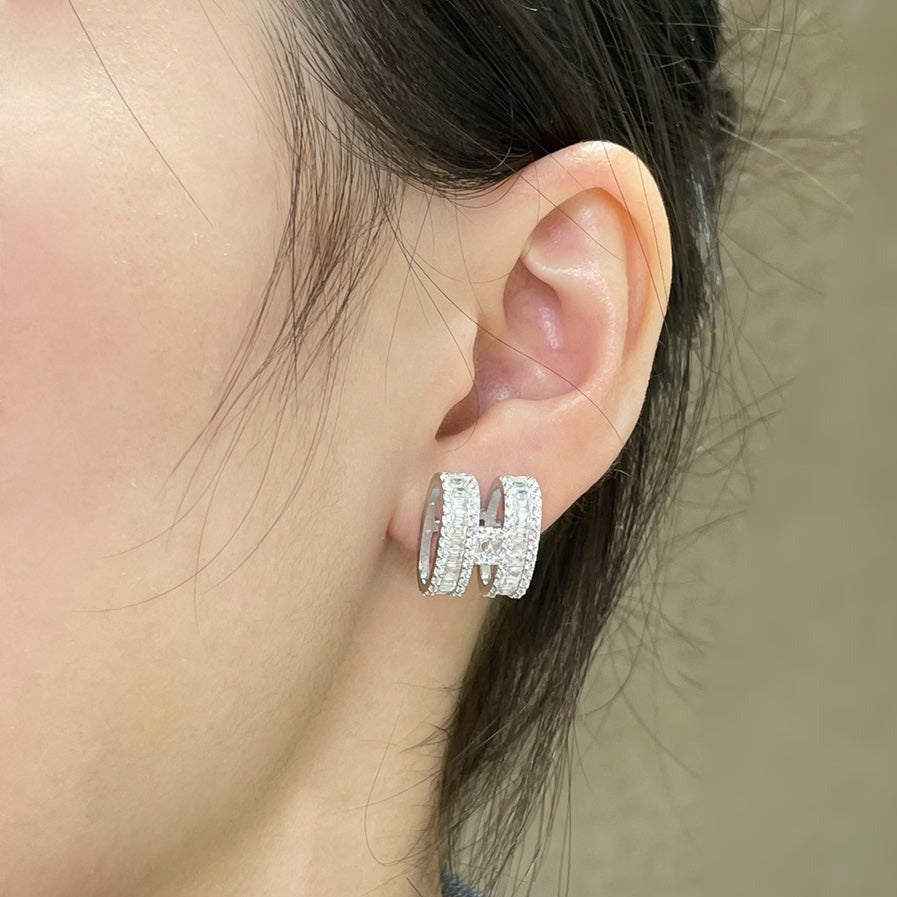 [⭐Corinne]H STUD EARRINGS WITH SILVER DIAMONDS
