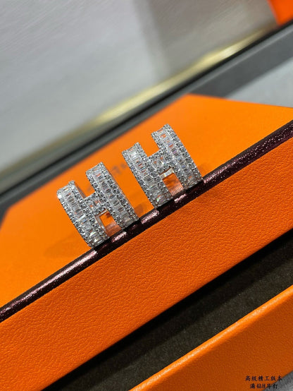 [⭐Corinne]H STUD EARRINGS WITH SILVER DIAMONDS