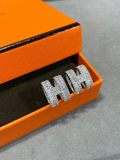 [⭐Corinne]H STUD EARRINGS WITH SILVER DIAMONDS