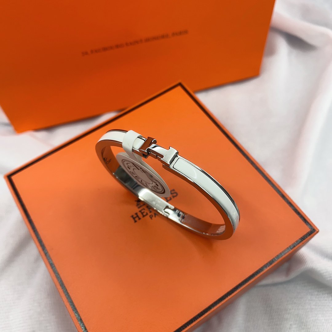 [⭐Corinne]CLASSIC HM CLIC WHITE 8MM ENAMEL BRACELET