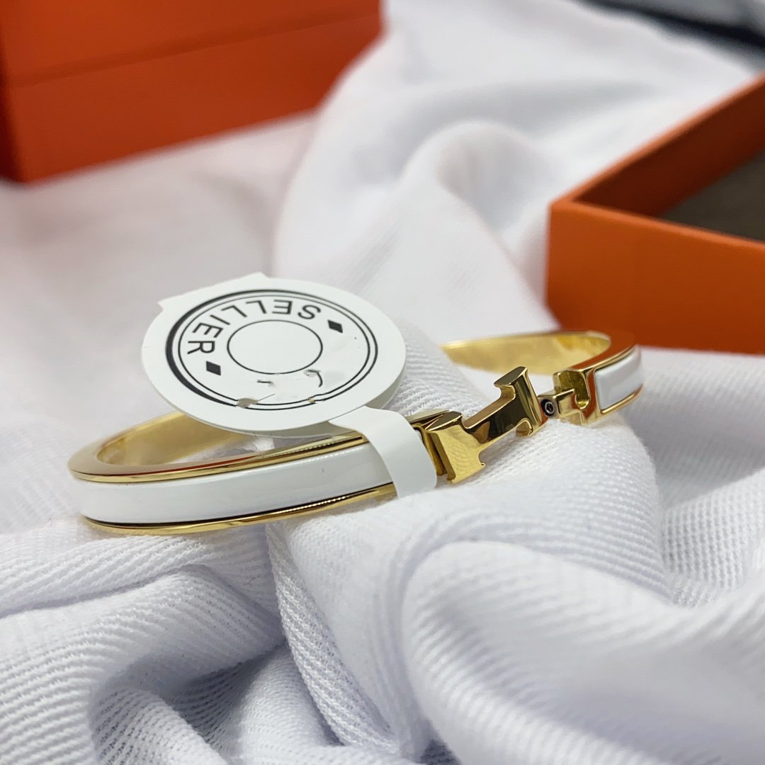 [⭐Corinne]CLASSIC HM CLIC WHITE 8MM ENAMEL BRACELET