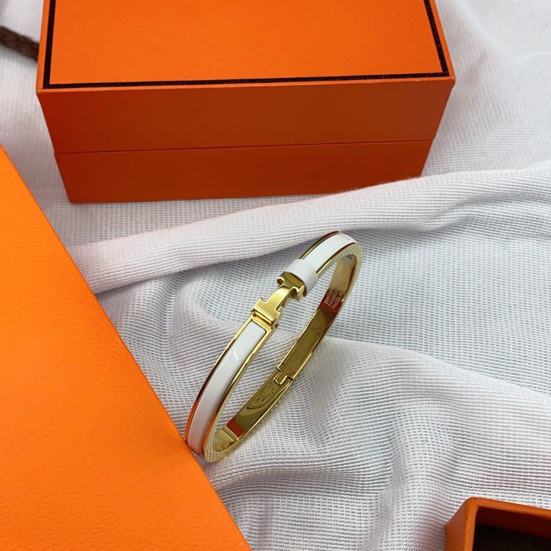 [⭐Corinne]CLASSIC HM CLIC WHITE 8MM ENAMEL BRACELET