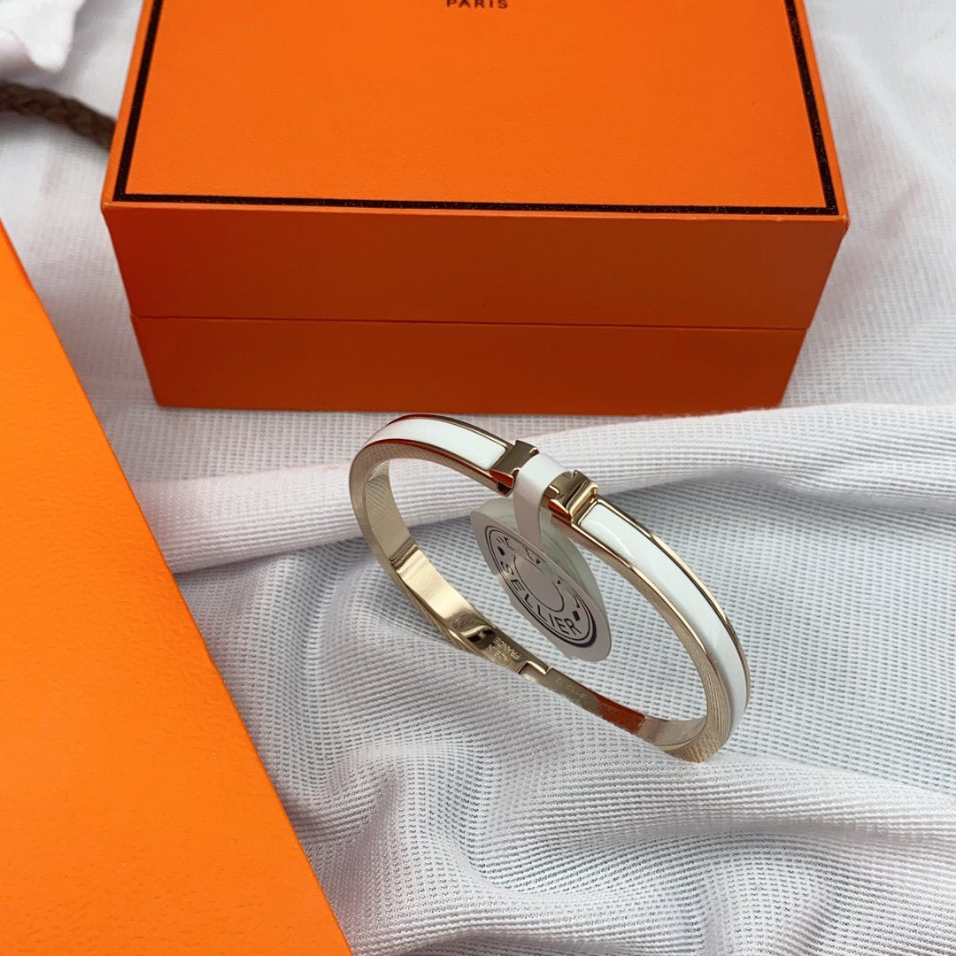 [⭐Corinne]CLASSIC HM CLIC WHITE 8MM ENAMEL BRACELET