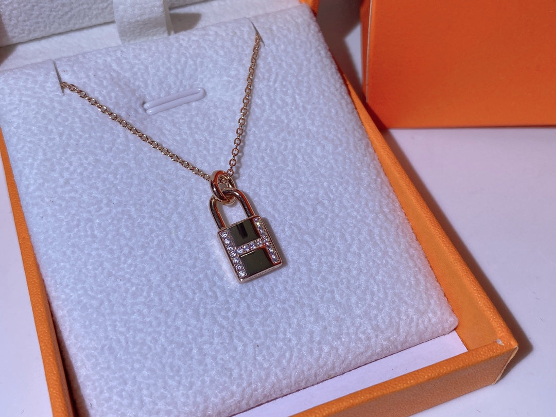 [⭐Corinne]HM ADVANCED NICHE LOCK HEAD NECKLACE DIAMONDS