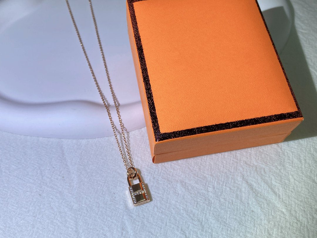 [⭐Corinne]HM ADVANCED NICHE LOCK HEAD NECKLACE DIAMONDS