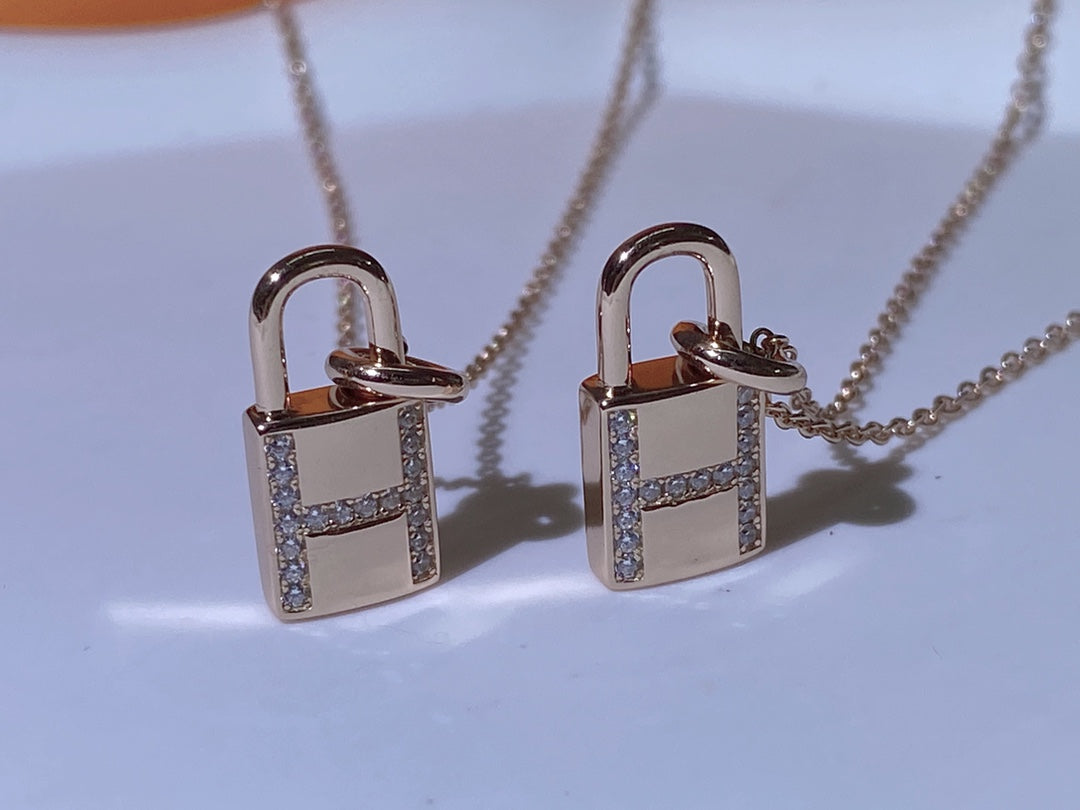 [⭐Corinne]HM ADVANCED NICHE LOCK HEAD NECKLACE DIAMONDS