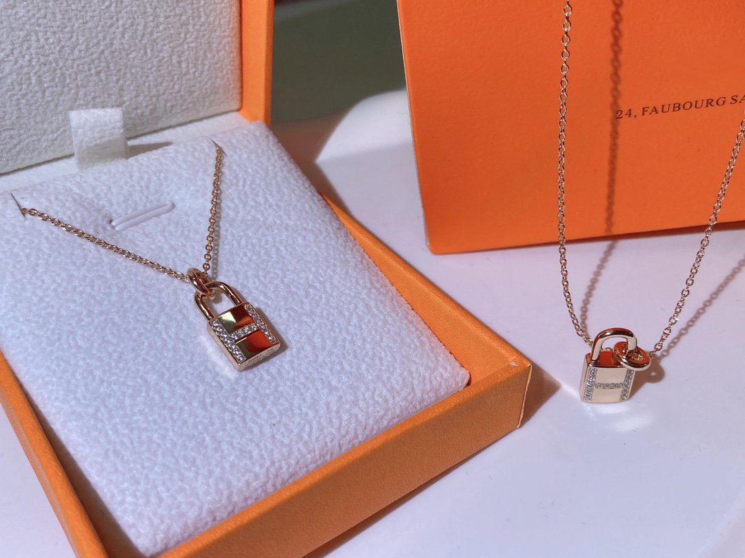 [⭐Corinne]HM ADVANCED NICHE LOCK HEAD NECKLACE DIAMONDS