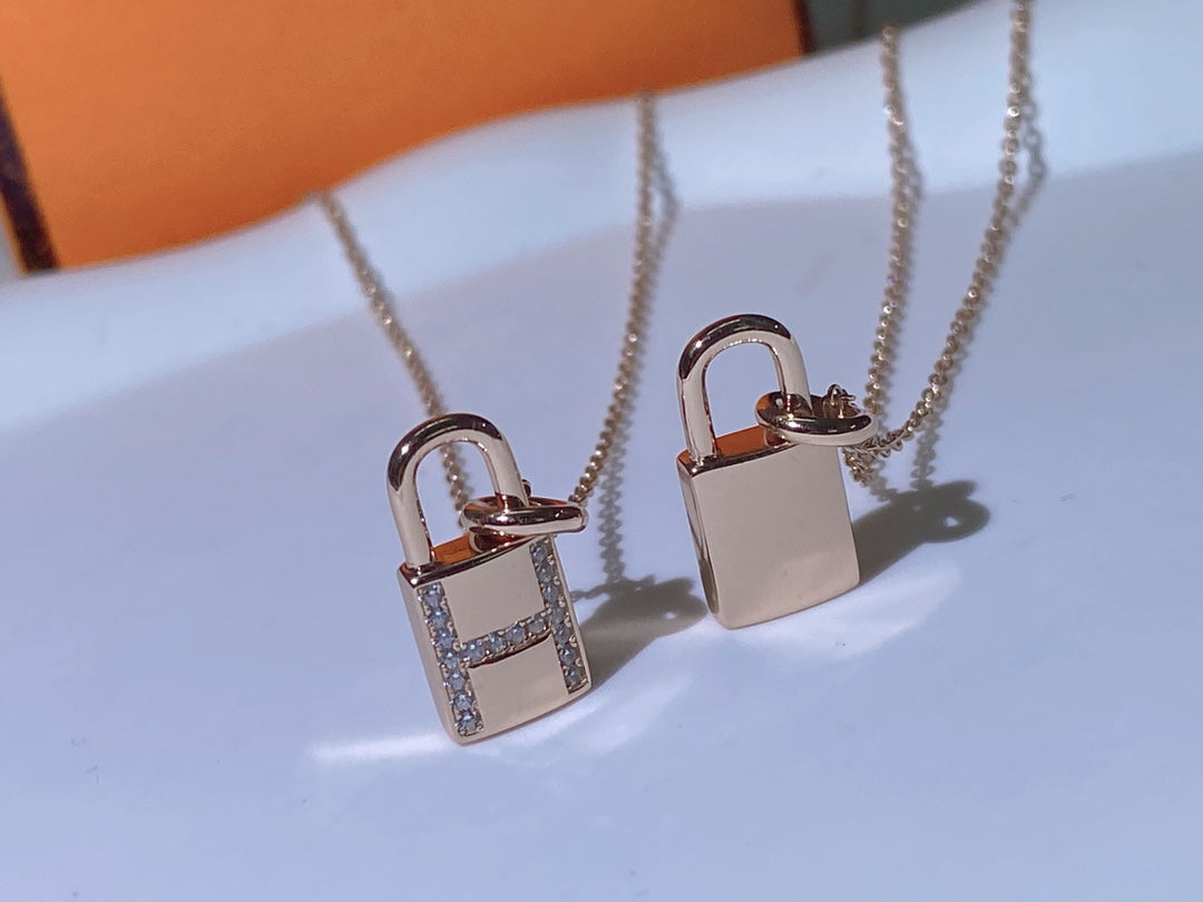 [⭐Corinne]HM ADVANCED NICHE LOCK HEAD NECKLACE DIAMONDS