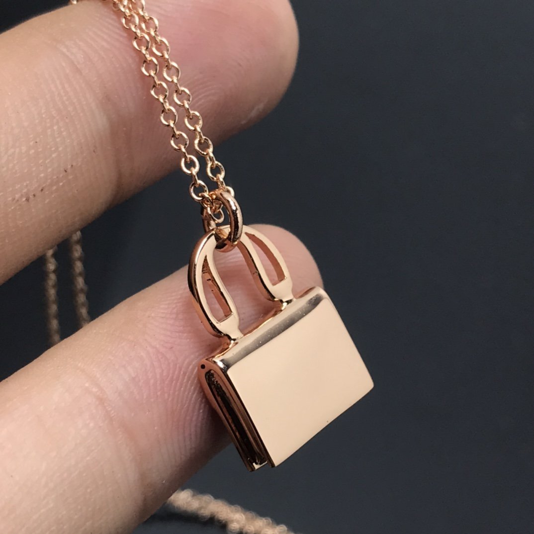 [⭐Corinne]HM NECKLACE ARRIVAL BLACK DIAMOND