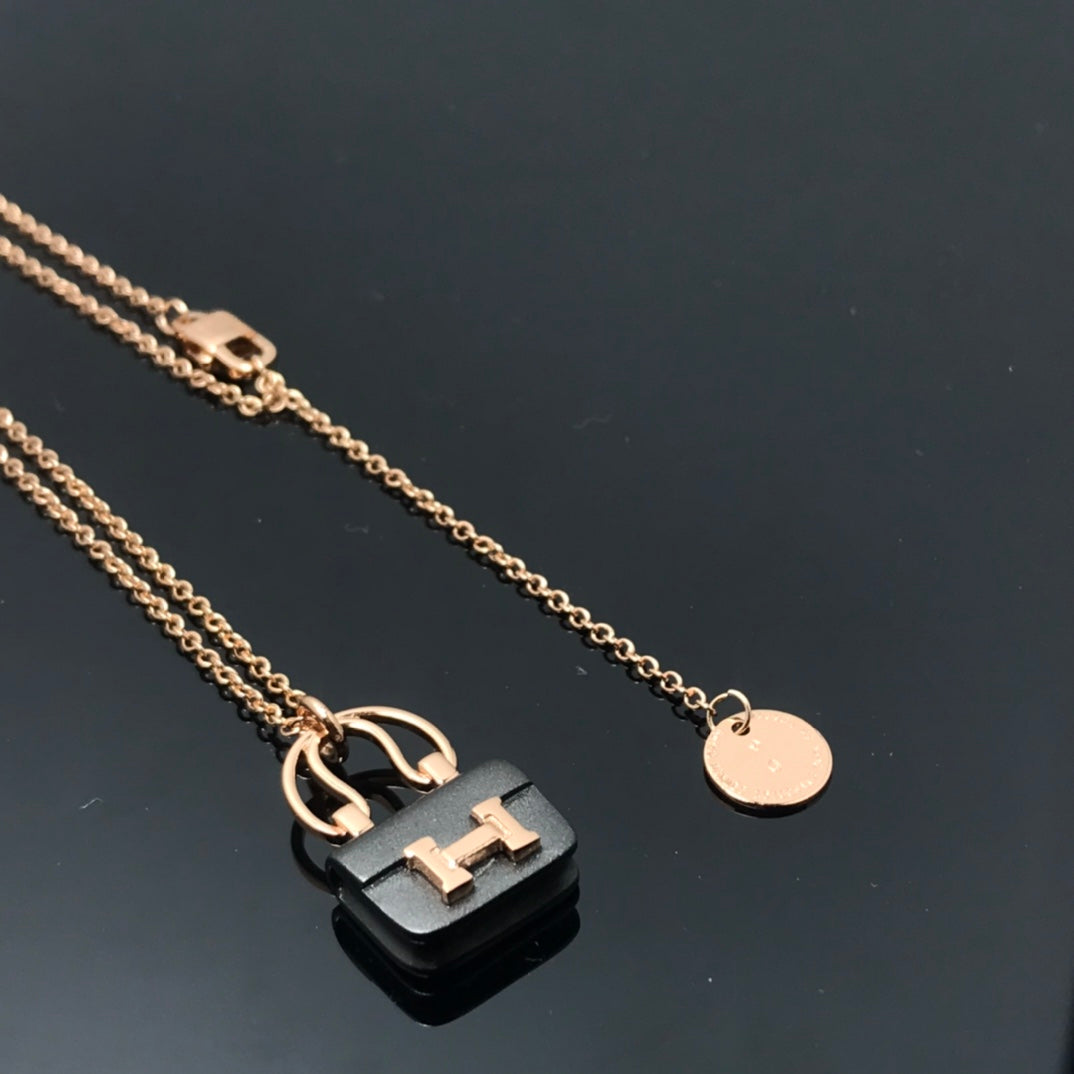 [⭐Corinne]WOMEN'S HM AMULETTES CONSTANCE PENDANT NECKLACE