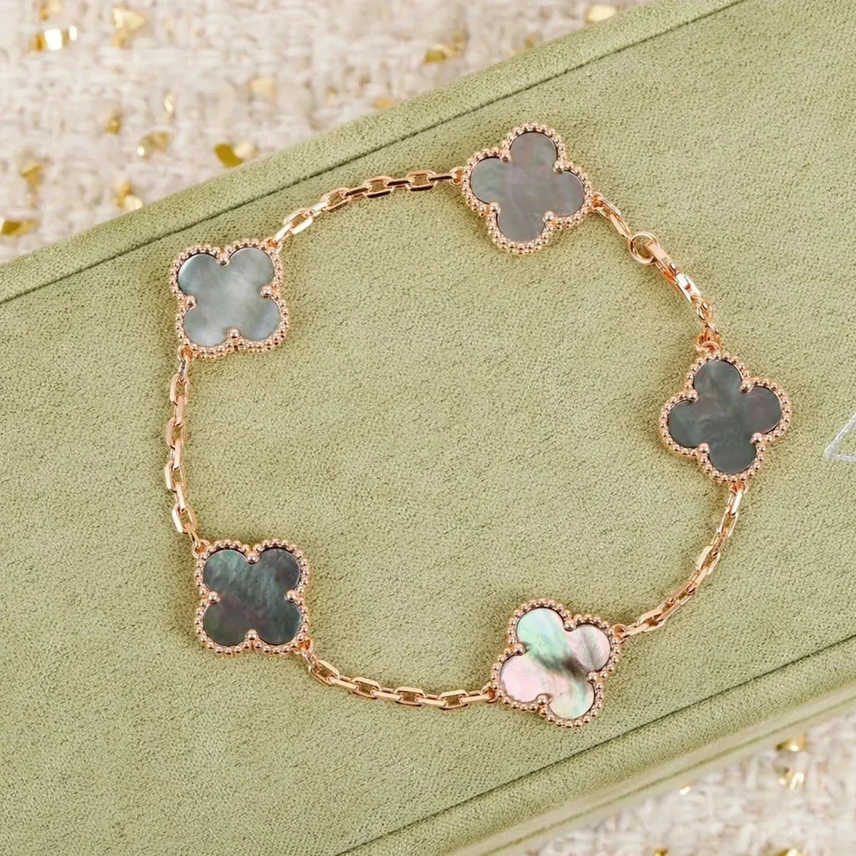 [⭐Corinne] CLOVER 5 MOTIF GRAY MOP BRACELET COLLECTION