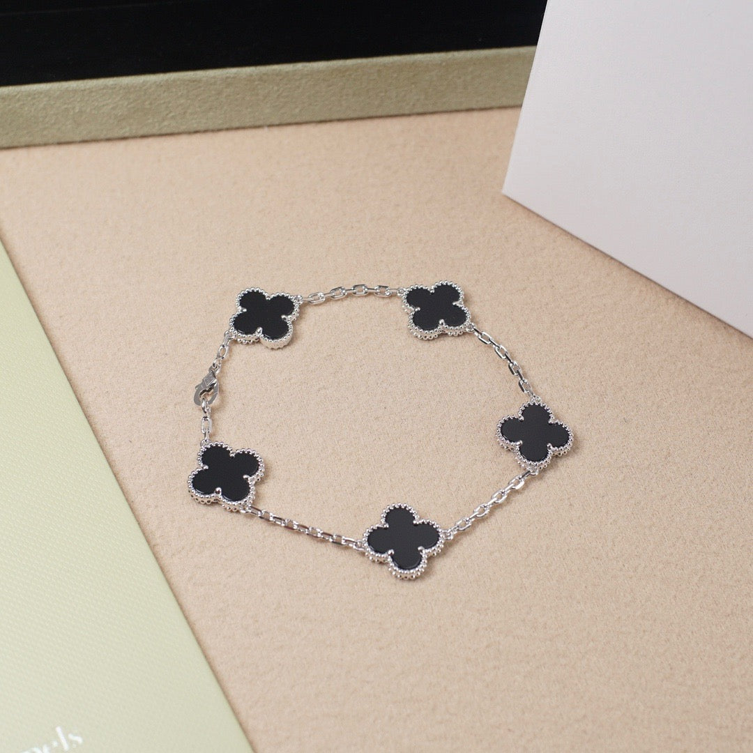 [⭐Corinne] CLOVER 5 MOTIF ONYXS BRACELET COLLECTION