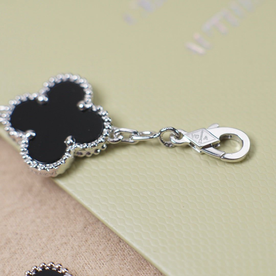 [⭐Corinne] CLOVER 5 MOTIF ONYXS BRACELET COLLECTION