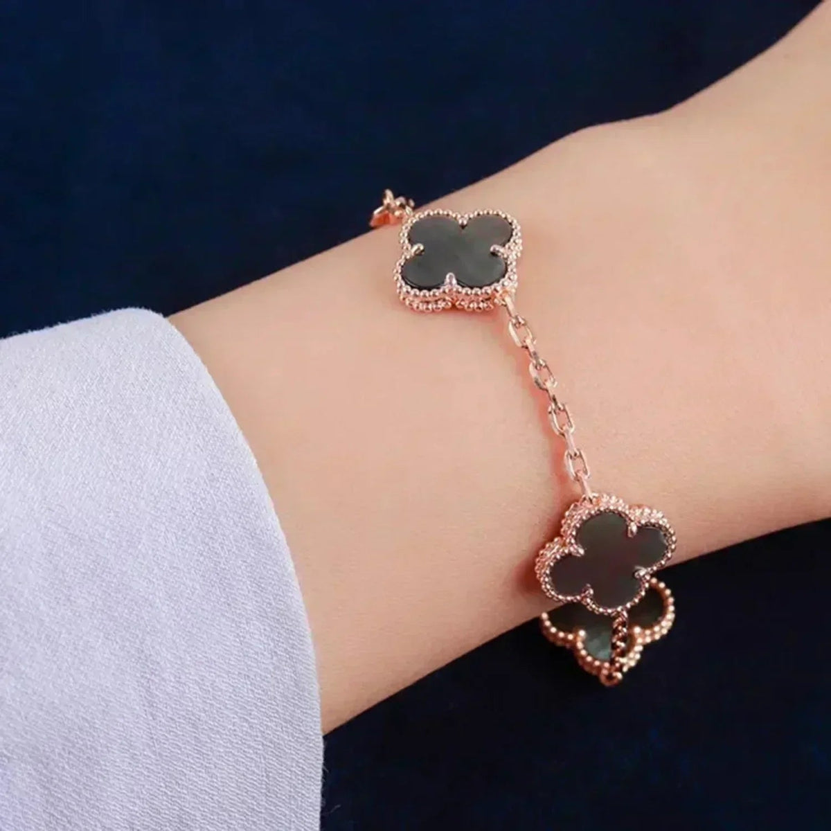 [⭐Corinne] CLOVER 5 MOTIF GRAY MOP BRACELET COLLECTION