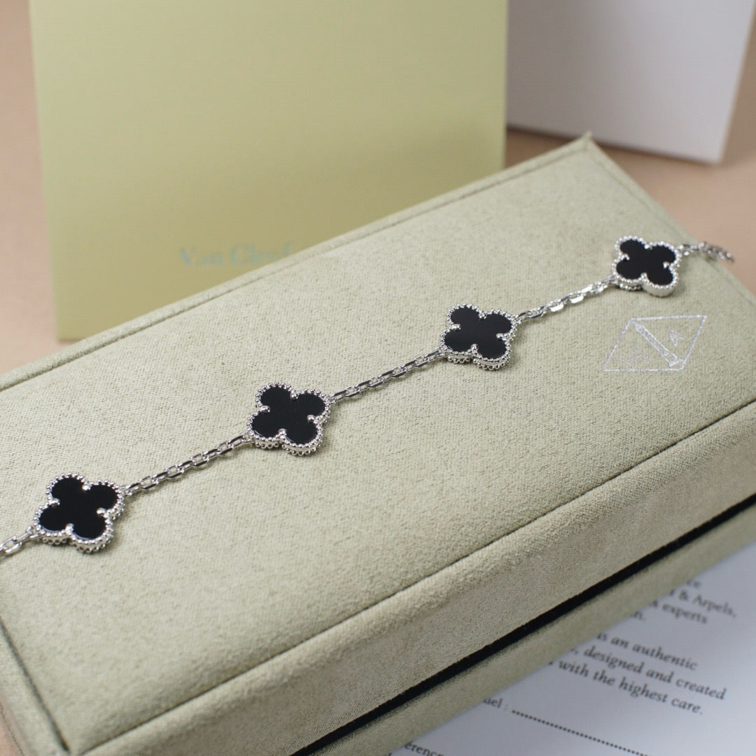 [⭐Corinne] CLOVER 5 MOTIF ONYXS BRACELET COLLECTION