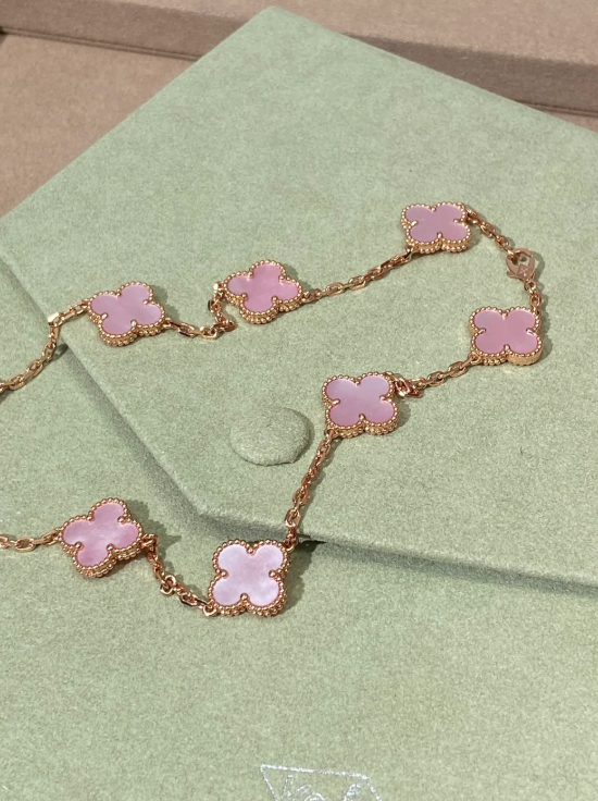 [⭐Corinne Jewellery] Pink Necklace with Ten Clover Designs