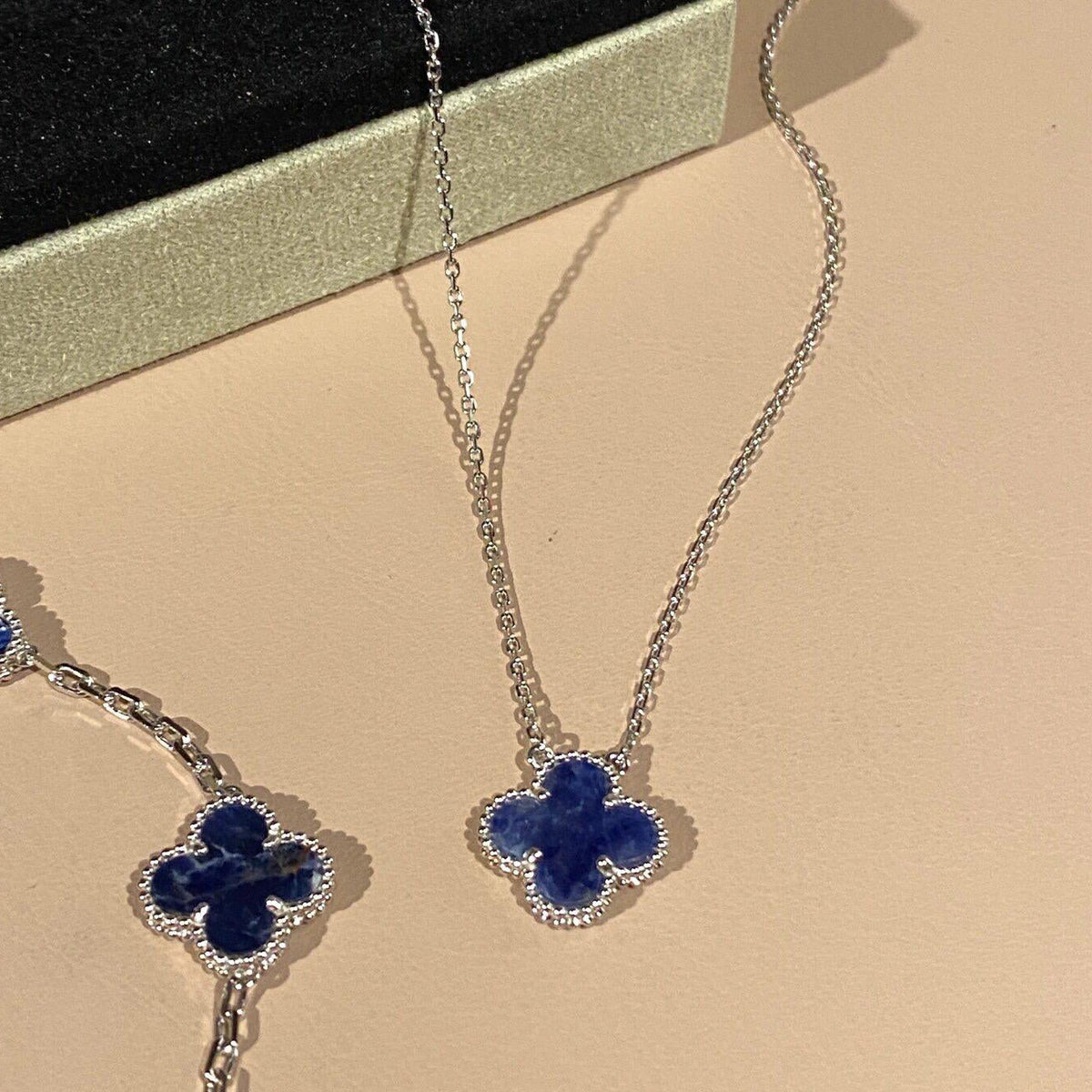 [⭐Corinne]CLOVER 15MM PIETERSITE NECKLACE SILVER