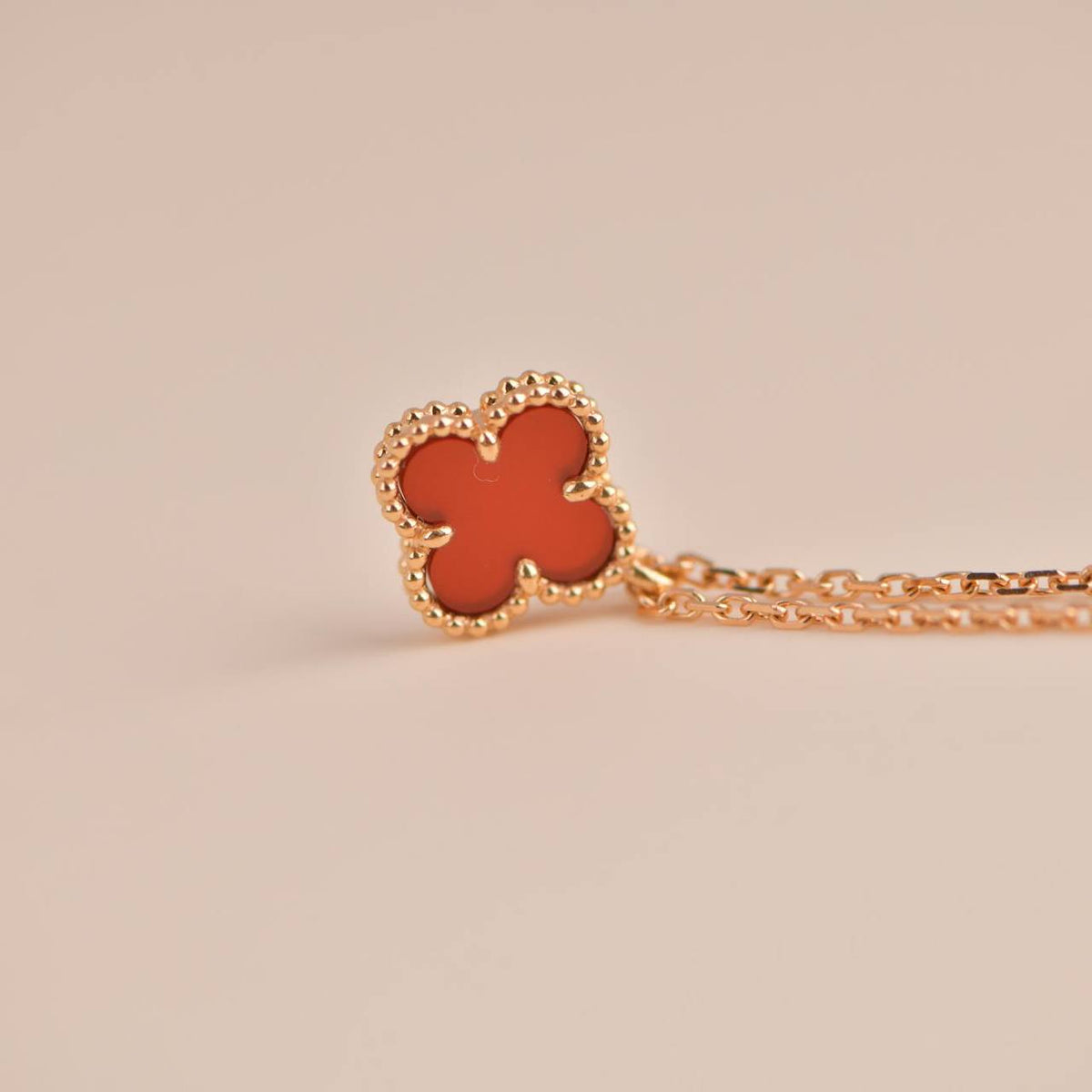 [⭐Corinne]CLOVER MINI 9.5MM WHITE CARNELIANS NECKLACE