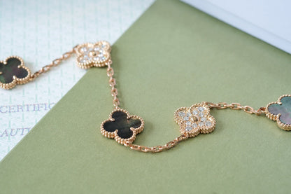 [⭐Corinne] CLOVER 5 MOTIF GRAY MOP BRACELET COLLECTION