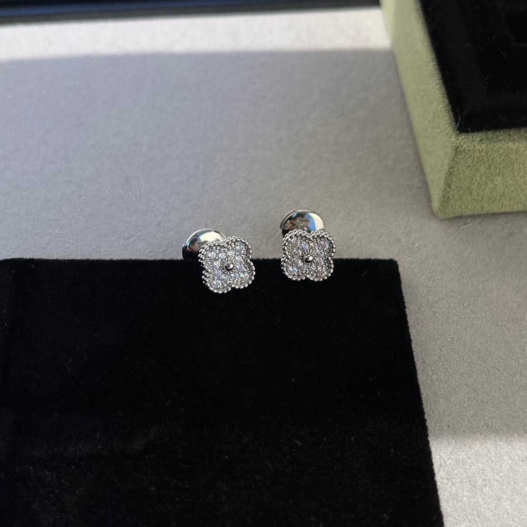 [⭐Corinne]CLOVER MINI DIAMOND STUD EARRINGS