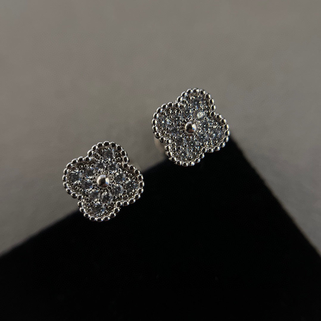 [⭐Corinne]CLOVER MINI DIAMOND STUD EARRINGS